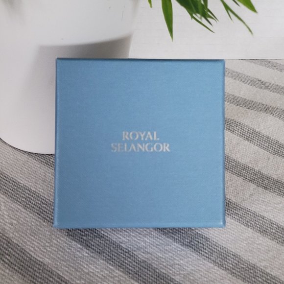 Royal Selangor Necklace - Picture 2 of 10